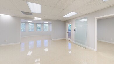 12985 SW 130th Ct, Miami, FL à louer Numérisation 3D de Matterport- Image 1 de 7