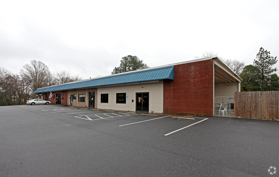 100-106 E Church St, Cherryville, NC à vendre - Photo du bâtiment - Image 1 de 1