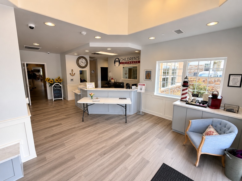 20004 Champion Forest Dr, Spring, TX for sale - Building Photo - Image 3 of 13
