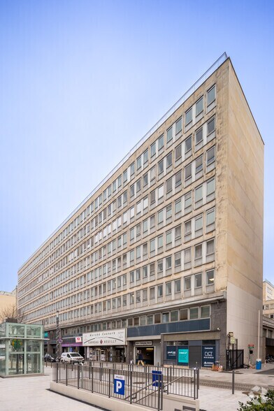 106-116 avenue Charles de Gaulle, Neuilly-sur-Seine for lease - Building Photo - Image 2 of 2