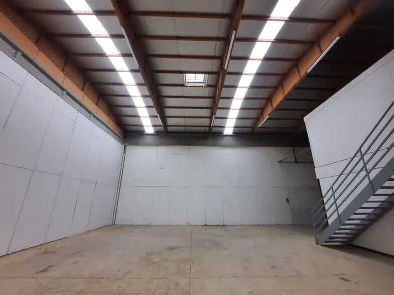 Industrial in Dardilly for lease - Interior Photo - Image 2 of 7