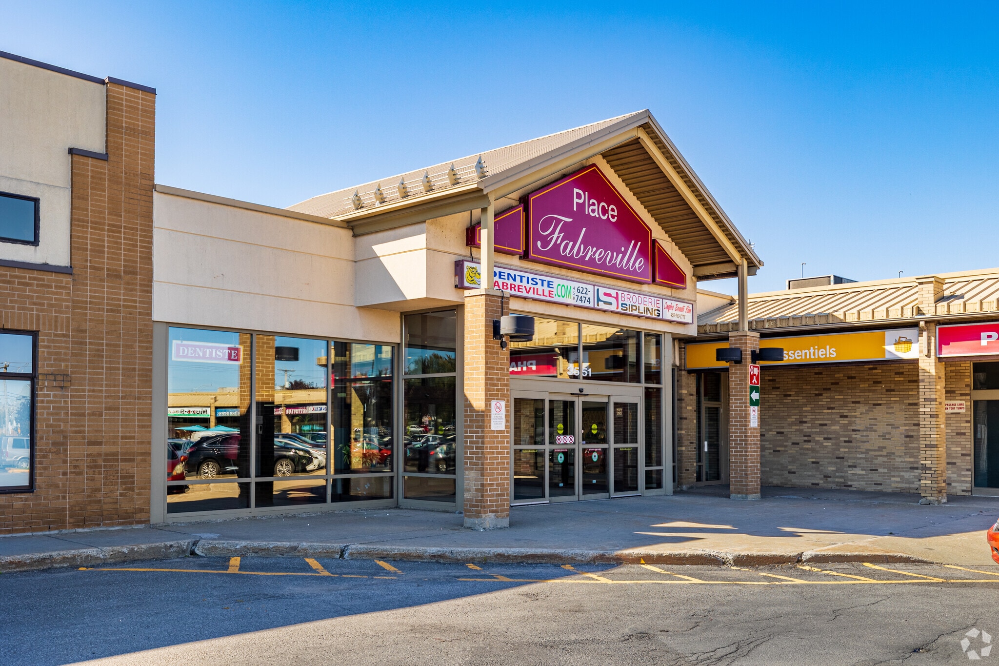 3545 Boul Dagenais O, Laval, QC for lease Primary Photo- Image 1 of 8