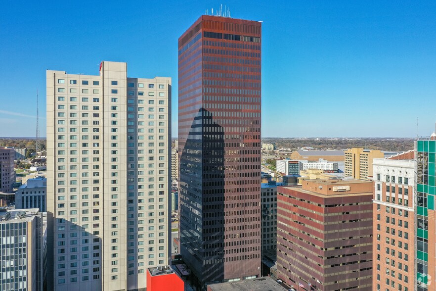 666 Grand Ave, Des Moines, IA à louer - Photo du bâtiment - Image 2 de 16