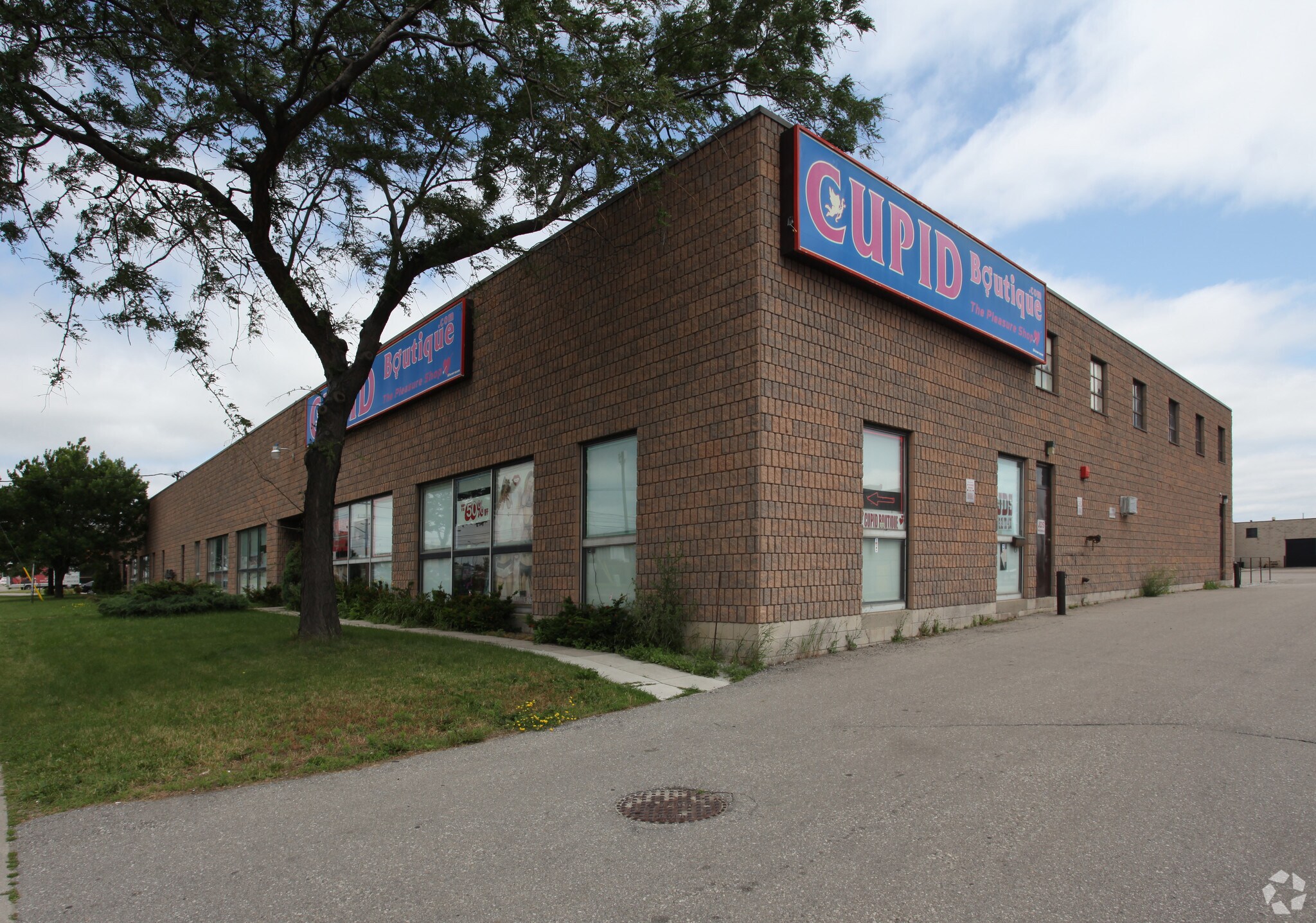 185 Carlingview Dr, Toronto, ON for sale Primary Photo- Image 1 of 1