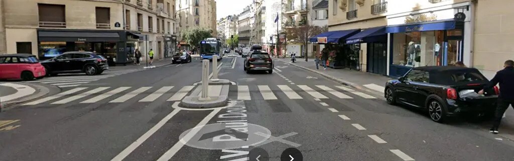 Retail in Paris for lease Building Photo- Image 1 of 5