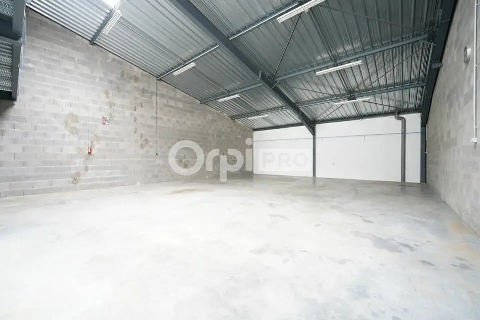 Office in Dardilly for lease Interior Photo- Image 1 of 9