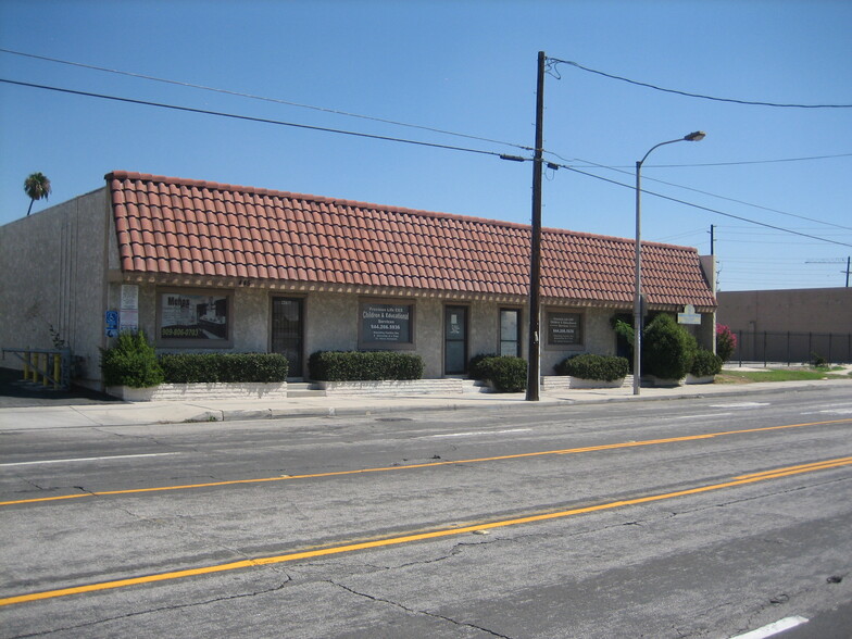 445-475 S Arrowhead Ave, San Bernardino, CA à louer - Photo du bâtiment - Image 1 de 14