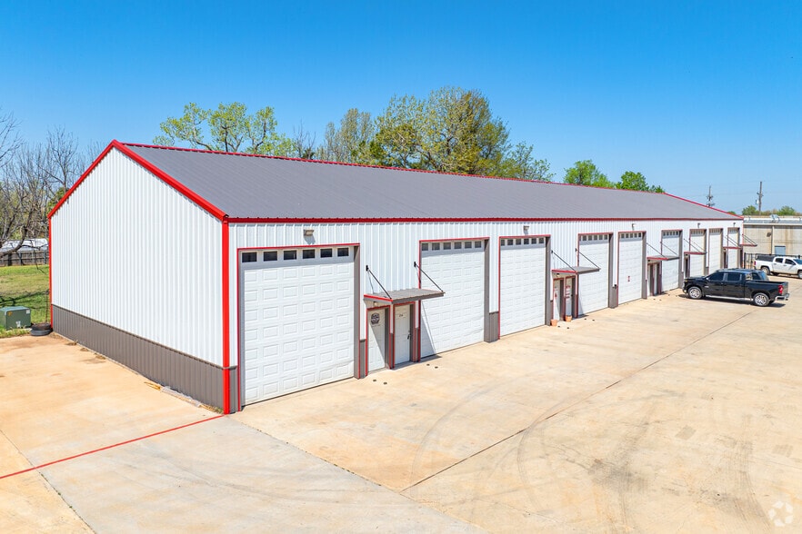 308 W State Highway 152, Mustang, OK à vendre - Photo du bâtiment - Image 3 de 7