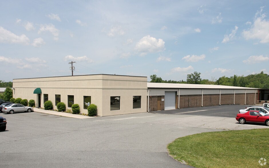 13 Stanley Dr, Thomasville, NC à louer - Photo du bâtiment - Image 2 de 5