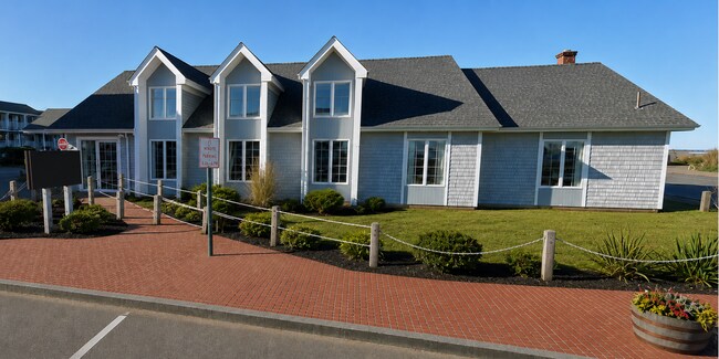More details for 3 Oak Bluffs Ave, Vineyard Haven, MA - Retail for Sale