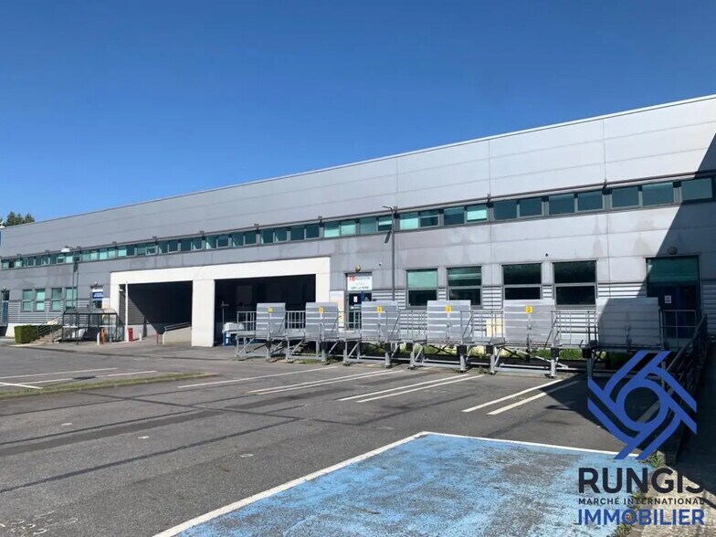 Industriel dans Ivry-sur-Seine à louer - Photo du bâtiment - Image 2 de 4
