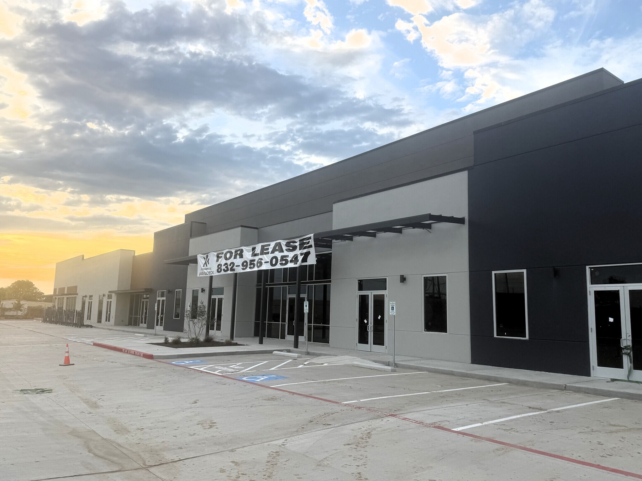 1320 W League City Pky, League City, TX for lease Building Photo- Image 1 of 24