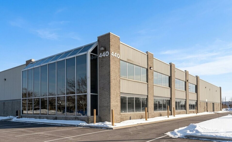 440 Boul Industriel, St-Eustache, QC for sale - Primary Photo - Image 1 of 31