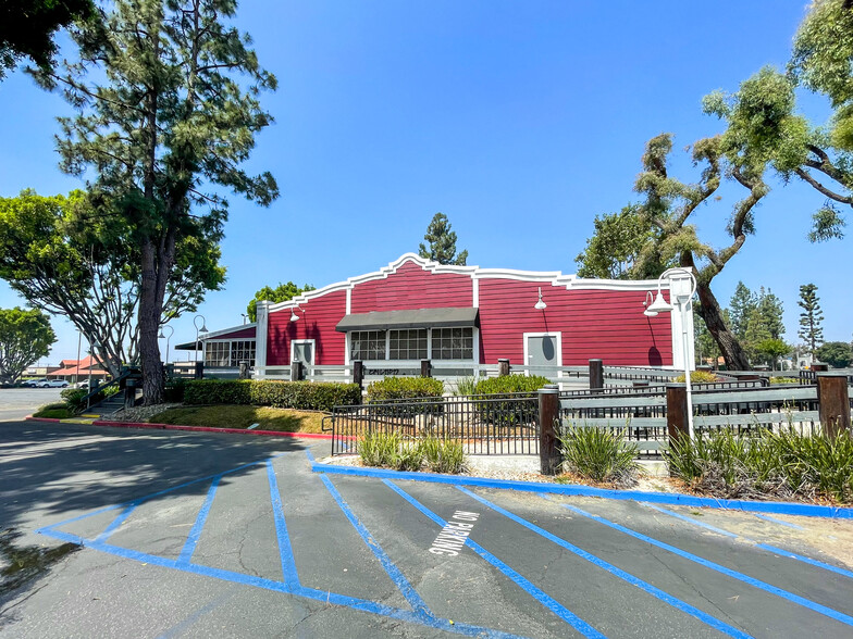 9345 Monte Vista Ave, Montclair, CA for lease - Primary Photo - Image 1 of 5