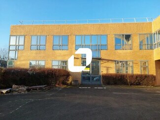 Plus de détails pour 43 Avenue Des 3 Peuples, Montigny-le-Bretonneux - Bureau à louer