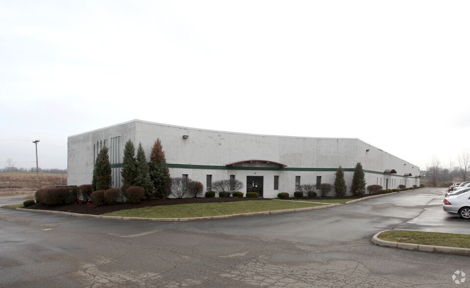 1020 Claycraft Rd, Columbus, OH à louer - Photo du bâtiment - Image 2 de 5