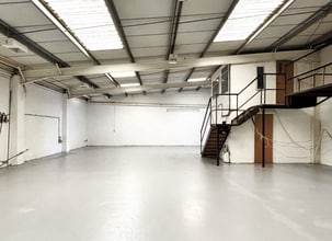 Alstone Ln, Cheltenham for lease Interior Photo- Image 2 of 2