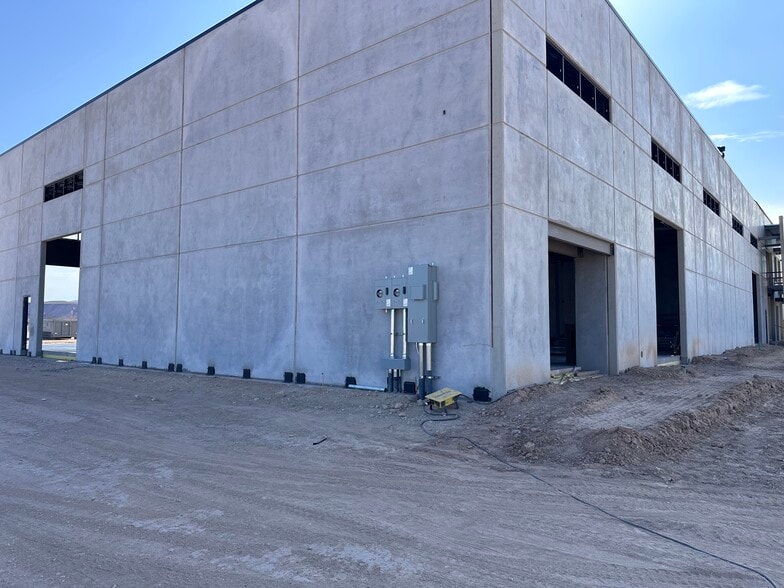 3955 Aviator Dr, St George, UT for lease - Building Photo - Image 3 of 11