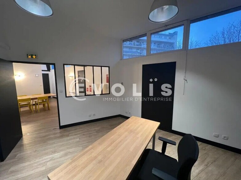 Office in Saint-Maur-des-Fossés for lease - Interior Photo - Image 3 of 9