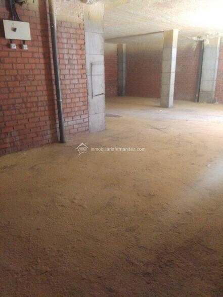 Commerce de détail dans Cáceres, Cáceres à vendre - Photo du bâtiment - Image 1 de 8