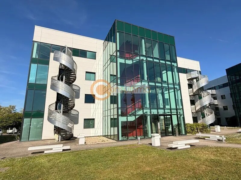 Office in Artigues-près-Bordeaux for sale Building Photo- Image 1 of 11