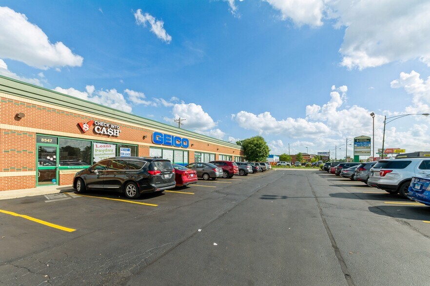 8537-8555 Cicero Ave S, Chicago, IL à louer - Photo du bâtiment - Image 3 de 4