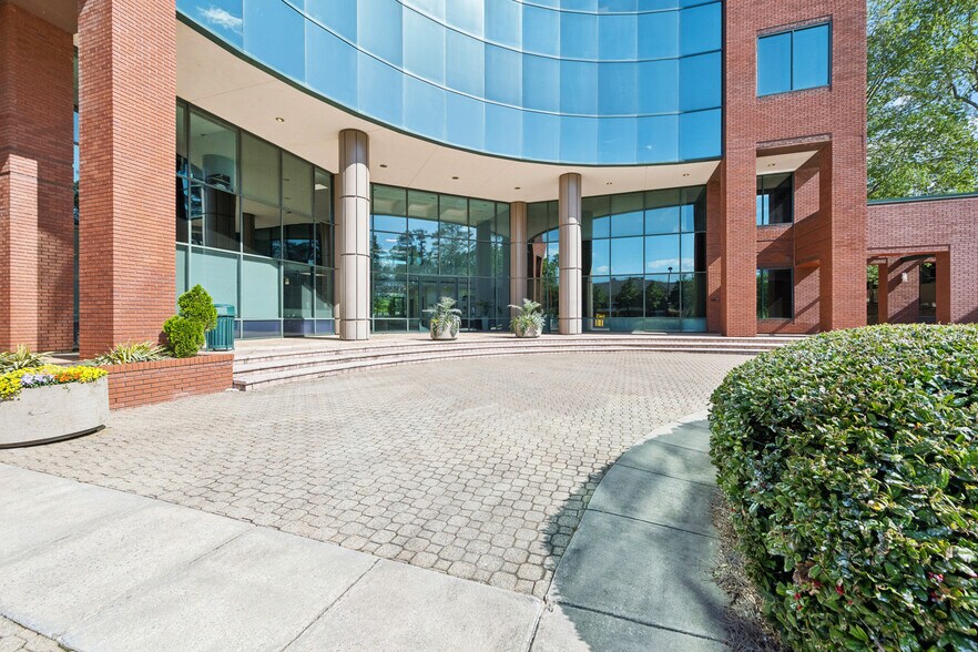 1000 Park Forty Plaza Dr, Durham, NC à louer - Photo du bâtiment - Image 3 de 19