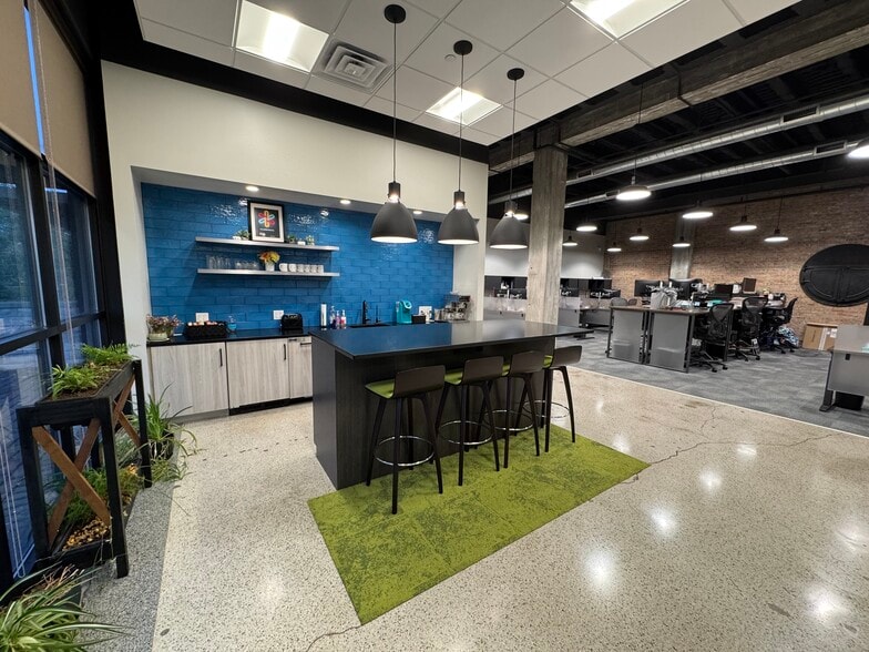 321 S Main St, South Bend, IN for lease - Building Photo - Image 3 of 11