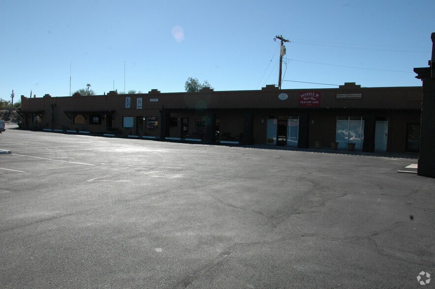 7171 E Cave Creek Rd, Carefree, AZ à louer - Photo du bâtiment - Image 2 de 4