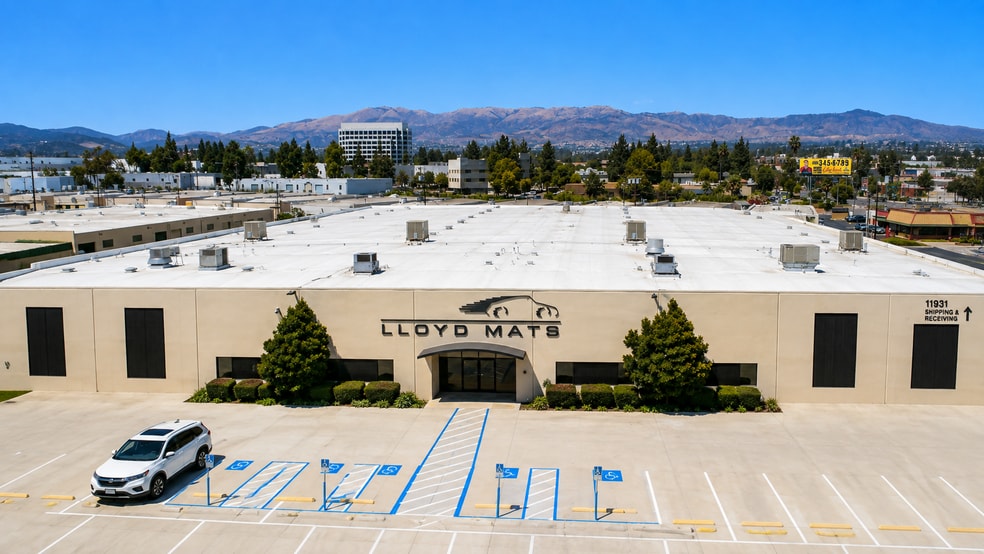19731 Nordhoff St, Northridge, CA for lease - Building Photo - Image 2 of 15