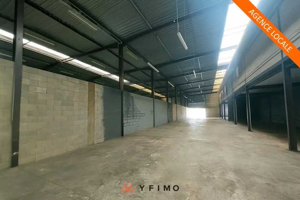 Flex in Porcheville for lease Interior Photo- Image 1 of 5