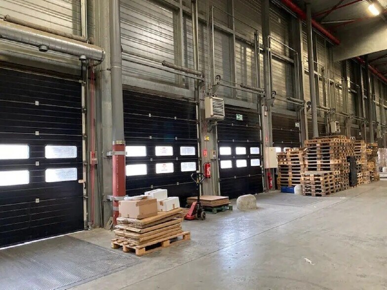 Industrial in Gennevilliers for lease - Interior Photo - Image 1 of 6