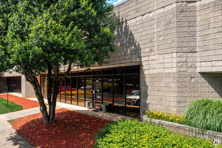 3055 Northwoods Cir, Peachtree Corners, GA for lease - Building Photo - Image 3 of 8