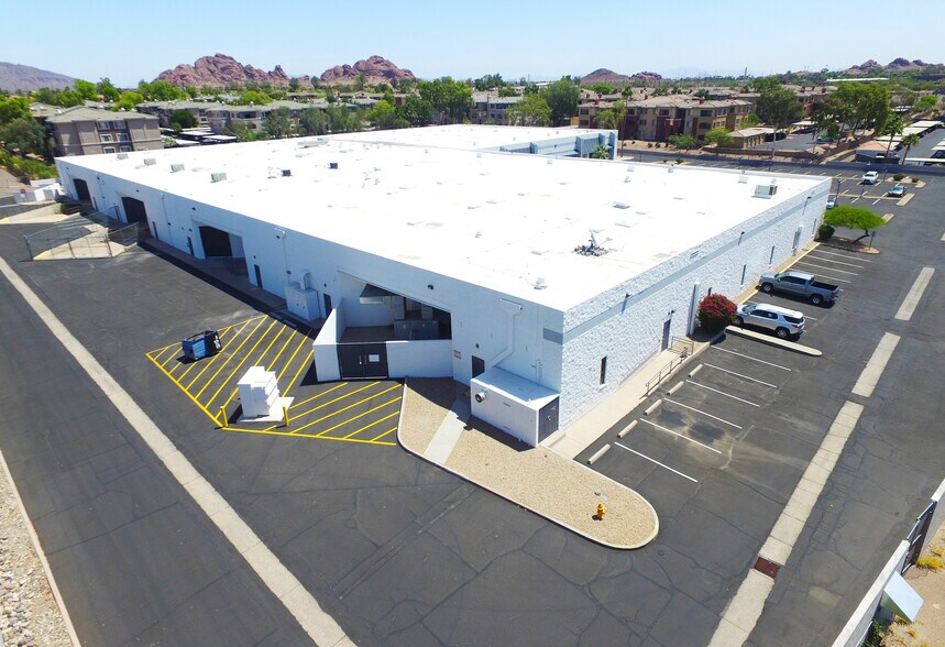 5330 E Washington St, Phoenix, AZ à louer - Photo du bâtiment - Image 3 de 4