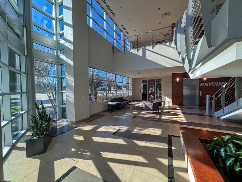 8605 Freeport Pky, Irving, TX à louer - Photo intérieure - Image 3 de 17