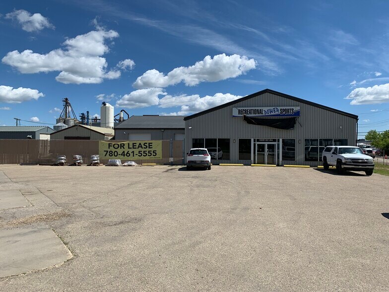 14820 123rd Ave NW, Edmonton, AB à louer - Photo du bâtiment - Image 2 de 3