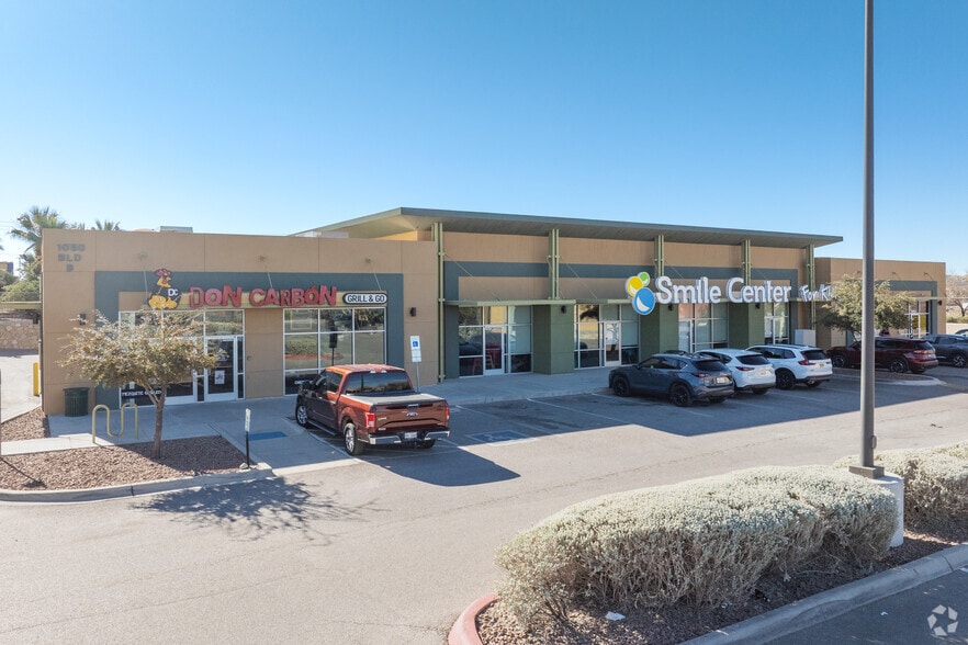 1050 Sunland Park Dr, El Paso, TX à louer - Photo principale - Image 1 de 4