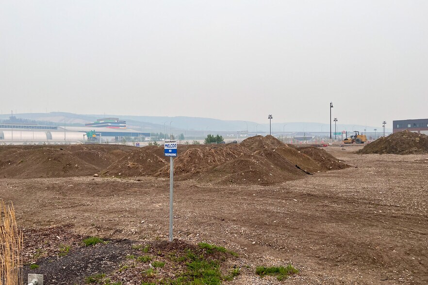 Greenwich Dr NW, Calgary, AB à louer - Photo de construction - Image 3 de 7