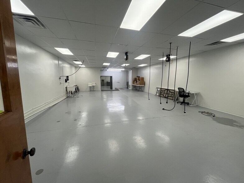 127 S Main St, Spencer, IN for sale - Interior Photo - Image 3 of 9