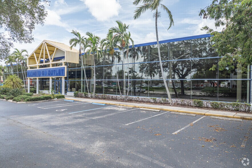 1601-1605 W Oakland Park Blvd, Oakland Park, FL à vendre - Photo du bâtiment - Image 2 de 15