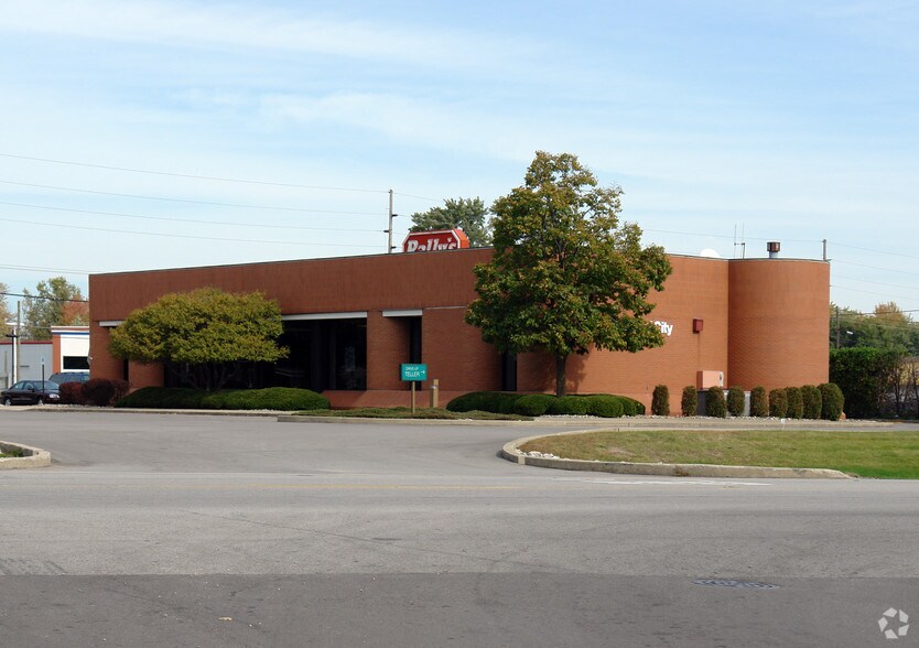 411 W Lincoln Hwy, New Haven, IN à vendre - Photo du bâtiment - Image 2 de 2