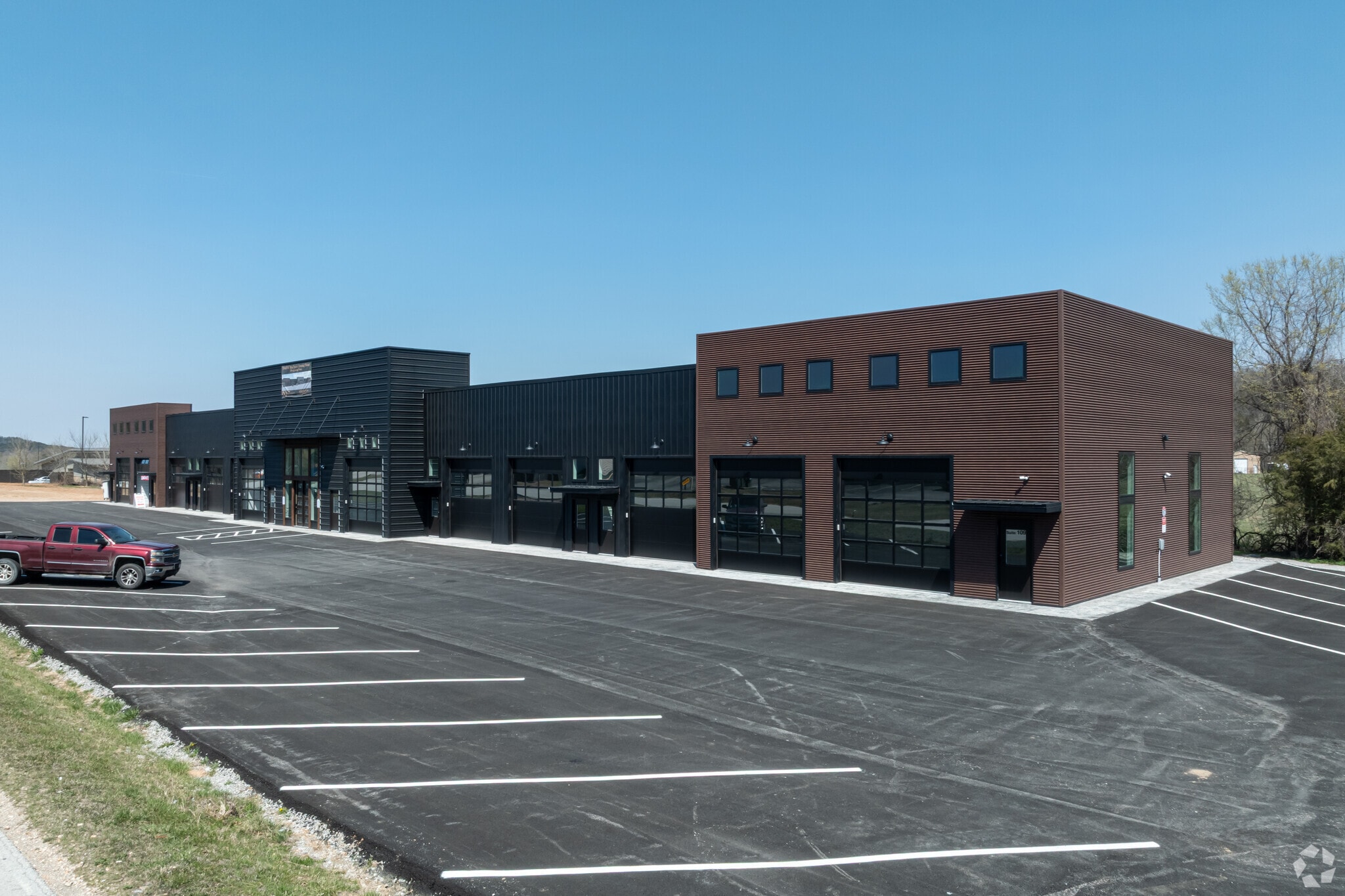 NWA Flex Space portfolio of 3 properties for sale on LoopNet.ca Building Photo- Image 1 of 28