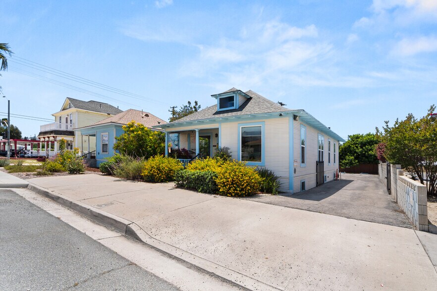 1107 Orange St, Redlands, CA à vendre - Photo du bâtiment - Image 3 de 6