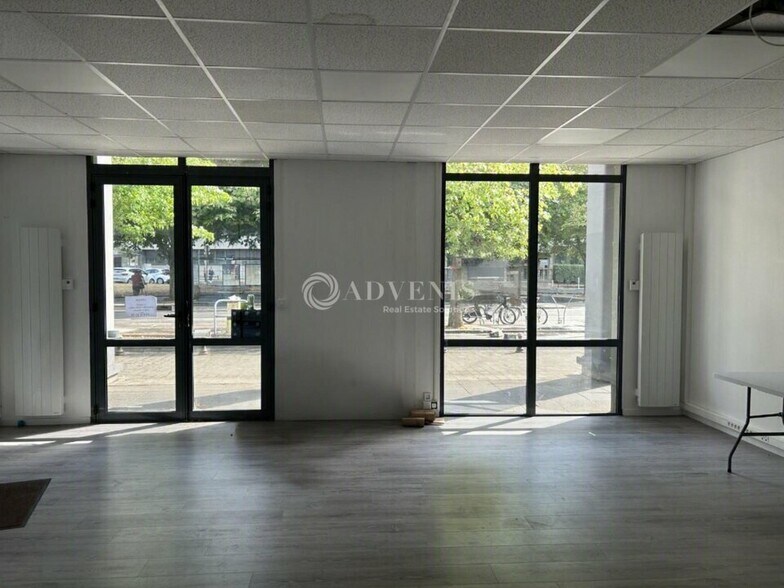 Office in Tours for lease - Building Photo - Image 2 of 8