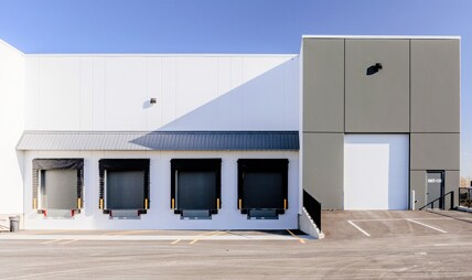 Plus de détails pour 6355 Graybar Rd, Richmond, BC - Industriel à louer