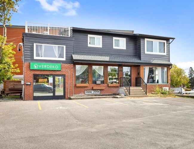 Plus de détails pour 1001 Blvd Grand, Chambly, QC - Commerce de détail à louer