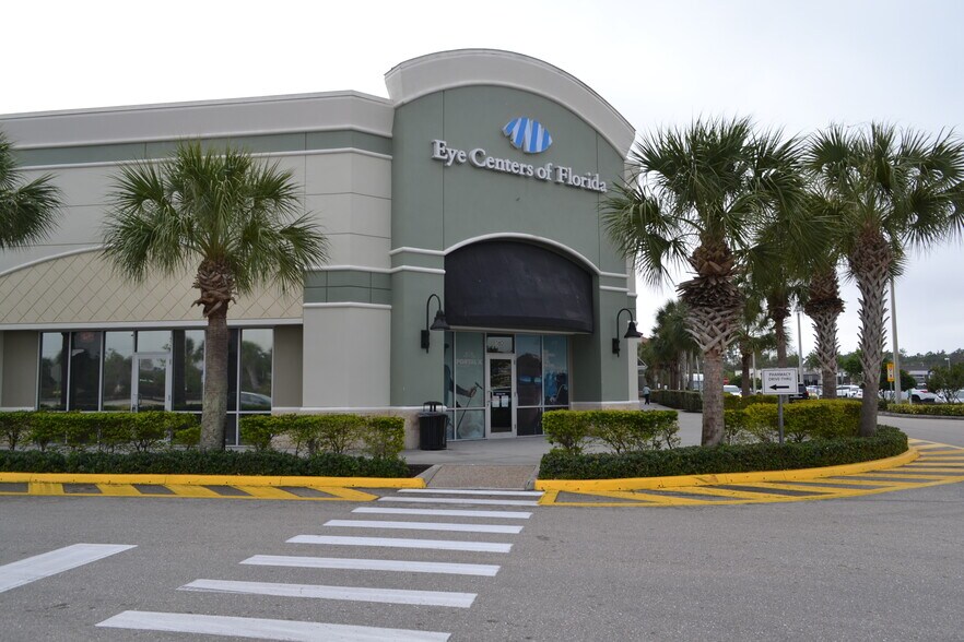 17966 N Tamiami Trl, North Fort Myers, FL à louer - Photo du bâtiment - Image 2 de 37