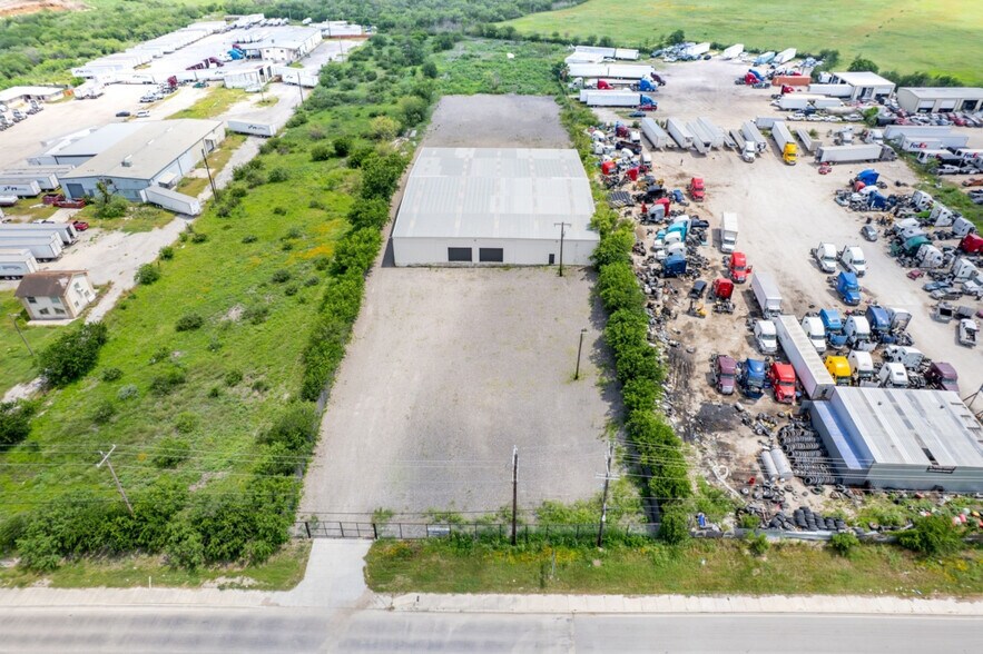 7240 E IH-10, San Antonio, TX à louer - Photo du bâtiment - Image 3 de 9