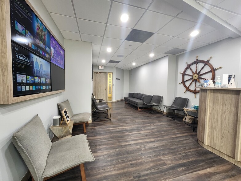 3 School St, Glen Cove, NY for sale - Lobby - Image 1 of 18