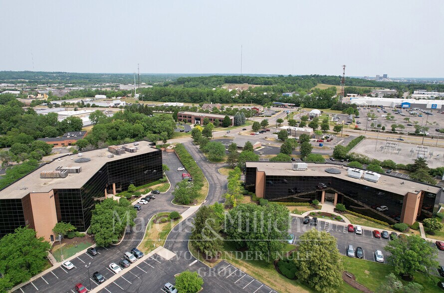 Point West Office Portfolio portefeuille de 2 propriétés à vendre sur LoopNet.ca - Photo du bâtiment - Image 3 de 11